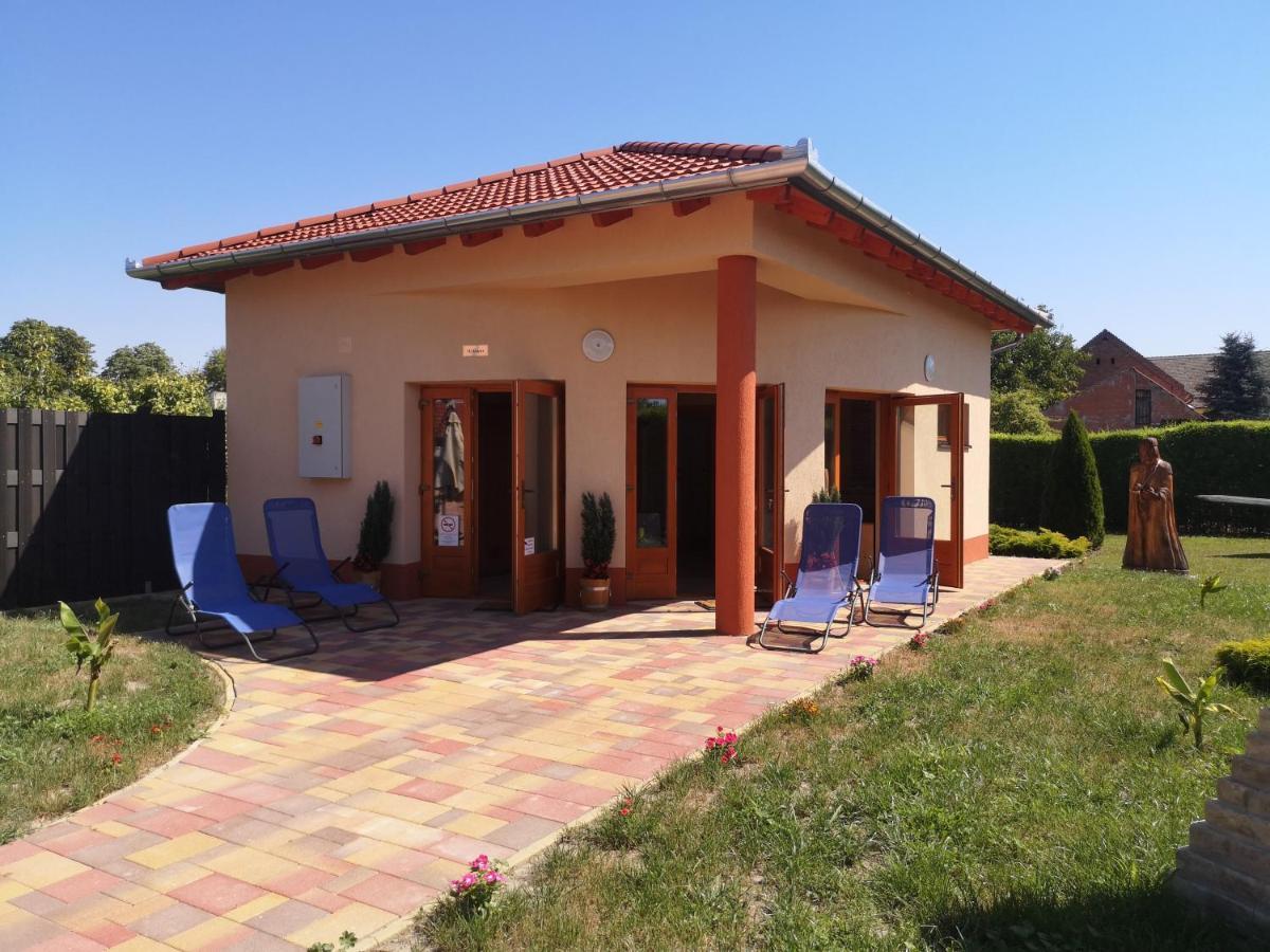 Szent István Wellness Panzió Makó Exterior foto