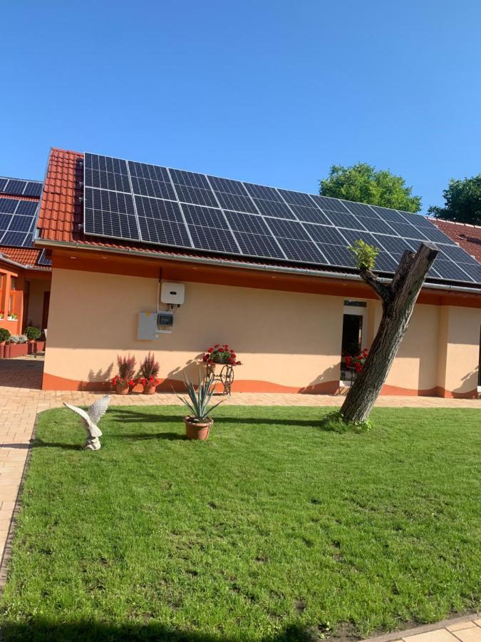 Szent István Wellness Panzió Makó Exterior foto