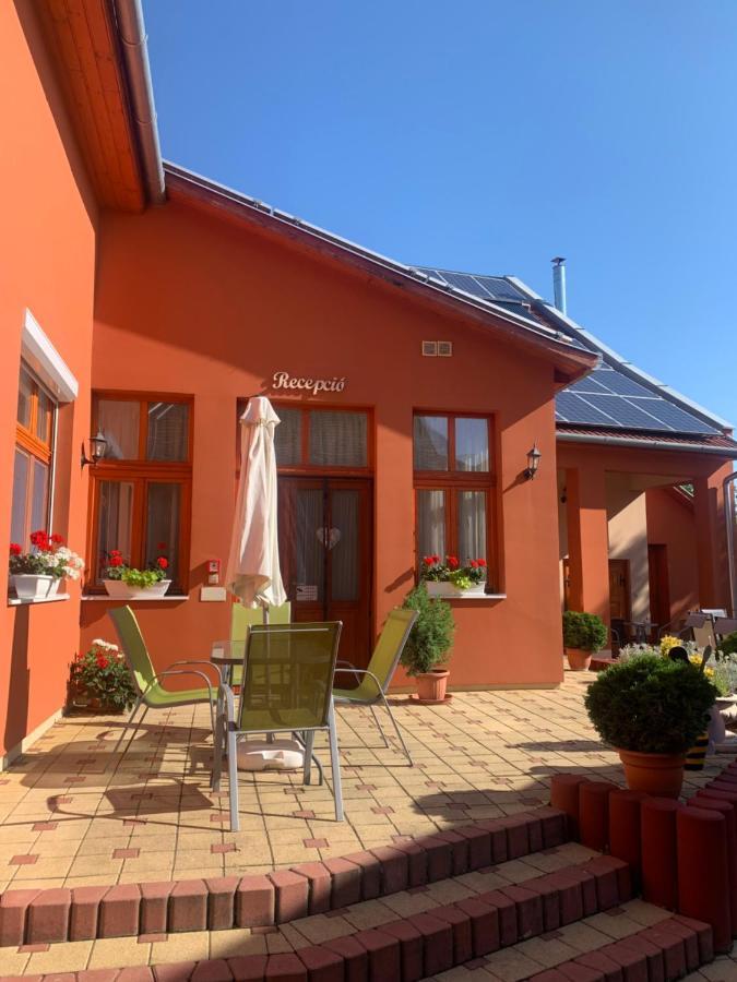 Szent István Wellness Panzió Makó Exterior foto